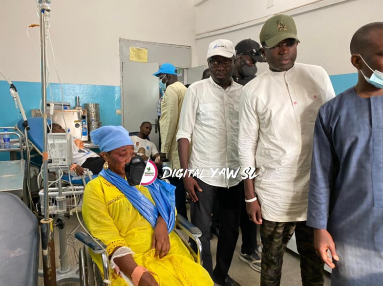 Accident de la Caravane de WALLU : Abba MBAYE au chevet des blessés - photos Accident de la Caravane de WALLU : Abba MBAYE au chevet des blessés - photos