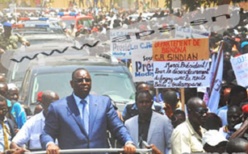 Gâterie des locales, Macky Sall loue plus de 600 véhicules