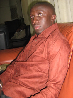 Pour l’épée de la non-violence... Pour l’épée de la non-violence...