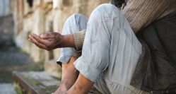 Un SDF dévoré par son labrador Un SDF dévoré par son labrador