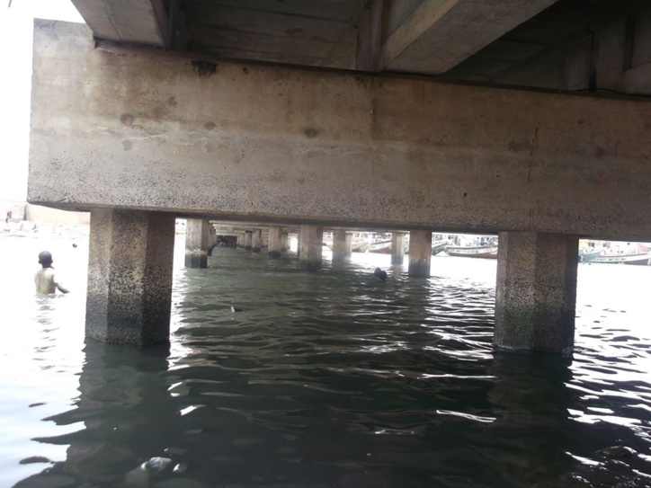 (Vidéo) Un vieux sauve la vie d’un jeune garçon qui risquait de se noyer à Guet Ndar. Regardez ! (Vidéo) Un vieux sauve la vie d’un jeune garçon qui risquait de se noyer à Guet Ndar. Regardez !