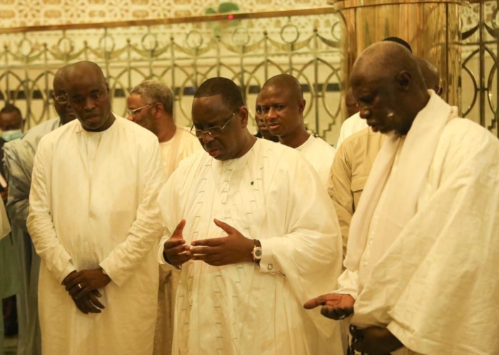 Touba : Après sa visite chez le khalife, Macky Sall s'est recueilli au mausolée de Cheikh Ahmadou Bamba