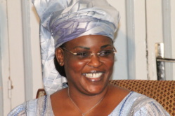 « Sabar » de BBY à Saint Louis : La première dame Marième Faye Sall étale ses talents de danseuse « Sabar » de BBY à Saint Louis : La première dame Marième Faye Sall étale ses talents de danseuse