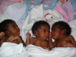 SAINT-LOUIS : Naissance d’un triple à l’hôpital régional de Saint-Louis. SAINT-LOUIS : Naissance d’un triple à l’hôpital régional de Saint-Louis.