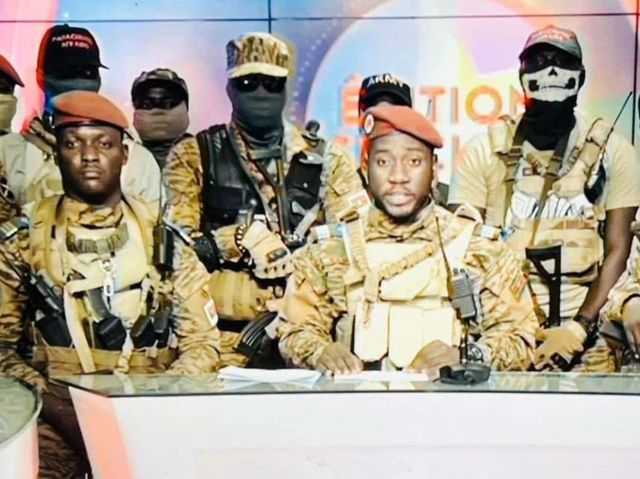 Burkina Faso : un officier annonce la destitution du chef de la junte Burkina Faso : un officier annonce la destitution du chef de la junte