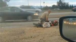 VIDEO. Un policier frappe une femme et scandalise les Etats-Unis VIDEO. Un policier frappe une femme et scandalise les Etats-Unis