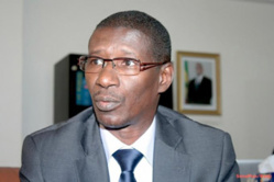 Université virtuelle du sénégal : Mary Teuw Niane remet 104 ordinateurs aux étudiants de Guédiawaye