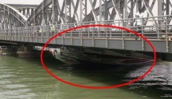 LE PONT FAIDHERBE EN DANGER : des grosses pirogues ont endommagé la travée tournante (vidéo)