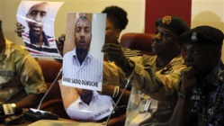 Les services de sécurité d'Abuja présentant les photos de deux hommes possiblement membres de Boko Haram, en mai dernier Photo : Afolabi Sotunde / Reuters Les services de sécurité d'Abuja présentant les photos de deux hommes possiblement membres de Boko Haram, en mai dernier Photo : Afolabi Sotunde / Reuters
