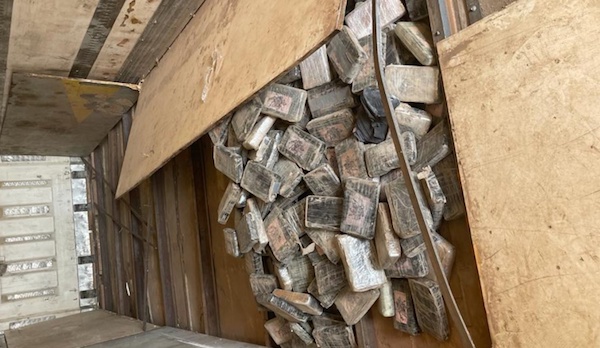 KIDIRA : La Douane saisit 300 KG de cocaïne estimés à 24 milliards FCFA KIDIRA : La Douane saisit 300 KG de cocaïne estimés à 24 milliards FCFA