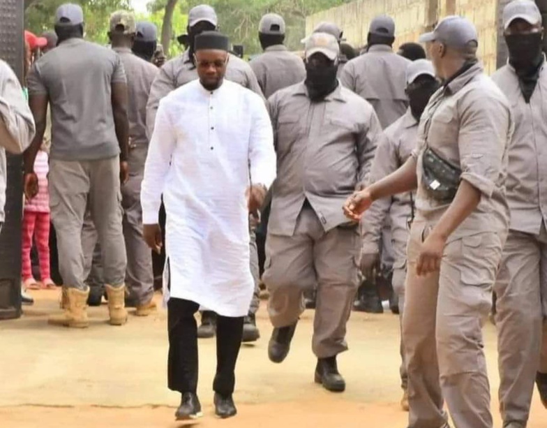 Ousmane Sonko : « Demain, je ne veux être accompagné que par mes avocats » Ousmane Sonko : « Demain, je ne veux être accompagné que par mes avocats »