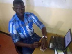 LEVEE DU CORPS DE L’ETUDIANT DECEDE HIER AU CAMPUS : Macky Sall offre 500 000 F à la famille LEVEE DU CORPS DE L’ETUDIANT DECEDE HIER AU CAMPUS : Macky Sall offre 500 000 F à la famille