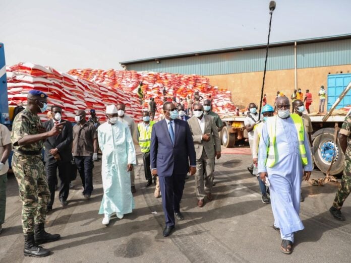 Denrées alimentaires : Macky Sall fixe les nouveaux prix du riz, de l’huile, du sucre….