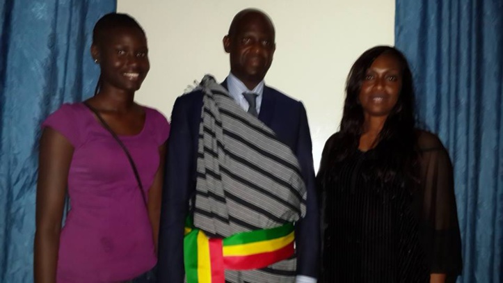 PHOTOS - Mansour FAYE en famille, et en tenue traditionelle "sérère", après son investiture. PHOTOS - Mansour FAYE en famille, et en tenue traditionelle "sérère", après son investiture.