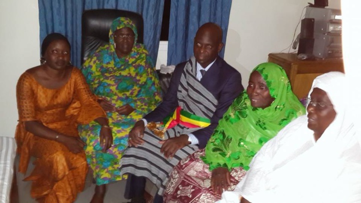 PHOTOS - Mansour FAYE en famille, et en tenue traditionelle "sérère", après son investiture.