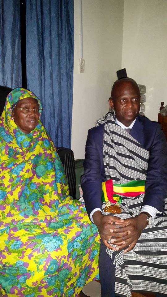 PHOTOS - Mansour FAYE en famille, et en tenue traditionelle "sérère", après son investiture. PHOTOS - Mansour FAYE en famille, et en tenue traditionelle "sérère", après son investiture.