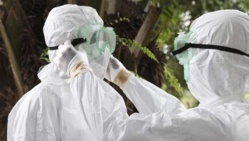 Ebola: l'inquiétude mondiale reste vive