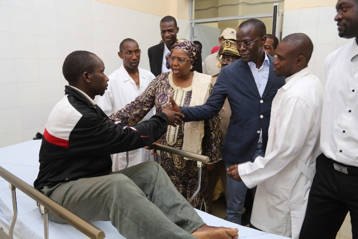  Panique à l'Ebola: Eva Marie Coll Seck s'est rendue à Matam, ce matin (photos) 