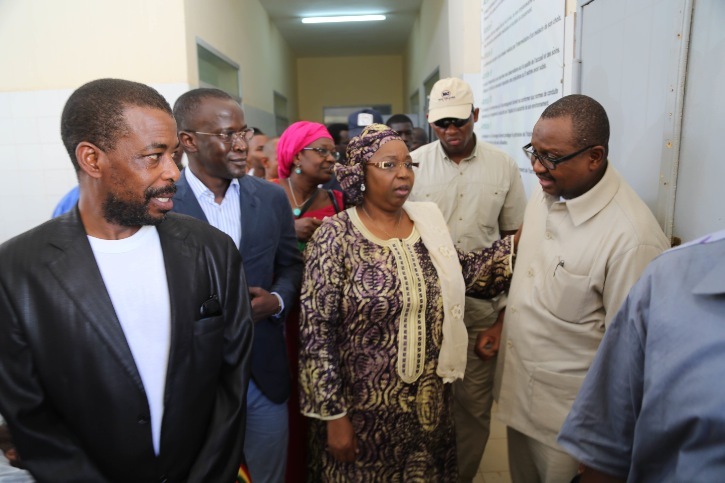 Panique à l'Ebola: Eva Marie Coll Seck s'est rendue à Matam, ce matin (photos) 