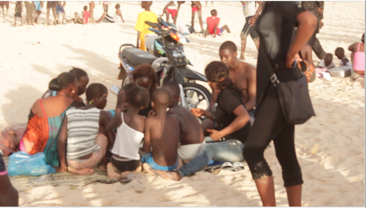 PHOTOS - Célébration du 15 aout : la grande ruée vers la plage de l'hydrobase. Regardez