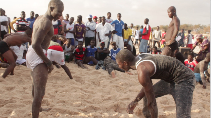 PHOTOS - Célébration du 15 aout : la grande ruée vers la plage de l'hydrobase. Regardez