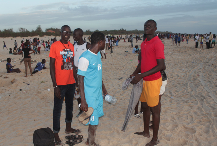 PHOTOS - Célébration du 15 aout : la grande ruée vers la plage de l'hydrobase. Regardez