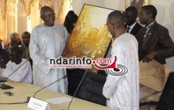 SAINT-LOUIS: le recteur Baydallaye KANE promet d'installer un "dialogue permanent" à l'UGB. SAINT-LOUIS: le recteur Baydallaye KANE promet d'installer un "dialogue permanent" à l'UGB.