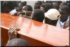 Tanger - Hassane, jeune sénégalais témoin du crime : « Charles a été tué dans son appartement et jeté dans la rue » Tanger - Hassane, jeune sénégalais témoin du crime : « Charles a été tué dans son appartement et jeté dans la rue »