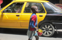 Cheikhal Khalifa : un destin de soudeur tracé par la rue (reportage) Cheikhal Khalifa : un destin de soudeur tracé par la rue (reportage)