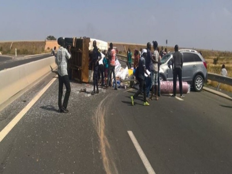 8 morts et une dizaine de blessés lors d'un accident sur l'autoroute Ila Touba 8 morts et une dizaine de blessés lors d'un accident sur l'autoroute Ila Touba