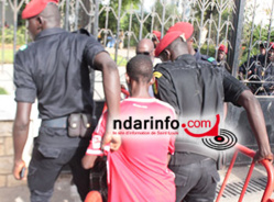 Pickpocket à la place Faidherbe : un petit voleur coincé et remis aux limiers. Pickpocket à la place Faidherbe : un petit voleur coincé et remis aux limiers.