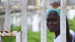 Ebola: une mesure extrême en Sierra Leone Ebola: une mesure extrême en Sierra Leone