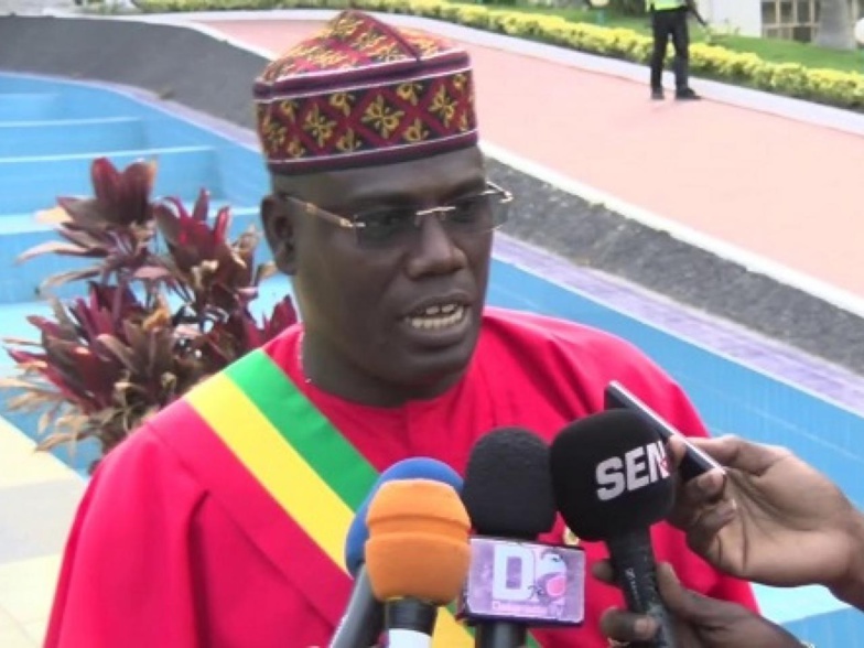 Partage d’argent à l’assemblée, révélations surprenantes du député Cheikh Abdou Bara Dolly Partage d’argent à l’assemblée, révélations surprenantes du député Cheikh Abdou Bara Dolly