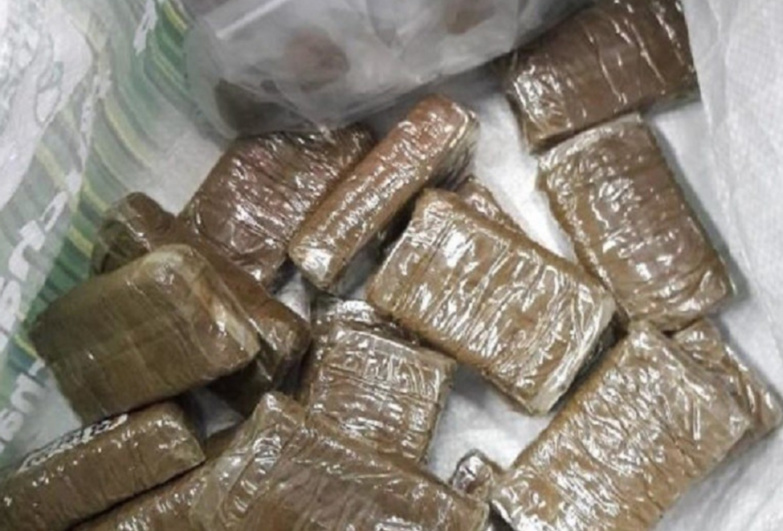 Trafic de drogue : 25 kg de cocaïne pure pour une valeur de 2 milliards saisis à Kaolack Trafic de drogue : 25 kg de cocaïne pure pour une valeur de 2 milliards saisis à Kaolack