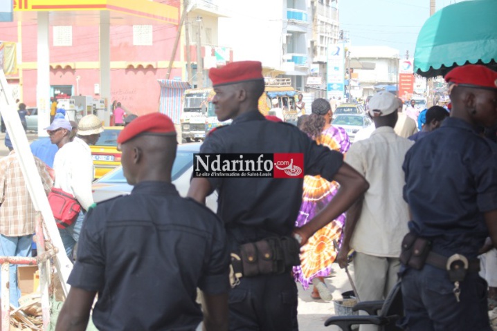Direct : opération de déguerpissement des marchands ambulants sur l’avenue Général de Gaulle (photos- vidéo) Direct : opération de déguerpissement des marchands ambulants sur l’avenue Général de Gaulle (photos- vidéo)