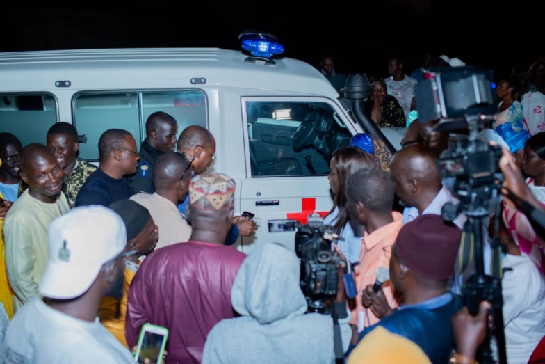 Ndiébène GANDIOL : BP remet une ambulance médicalisée au poste de santé (vidéo)