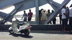Dernière minute - Accident sur le pont: deux scooters se tamponnent.
