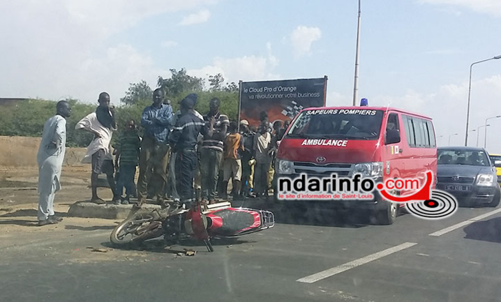 URGENT - Accident devant la maison de Lille : collision dangereuse entre un taxi et un scooter. URGENT - Accident devant la maison de Lille : collision dangereuse entre un taxi et un scooter.