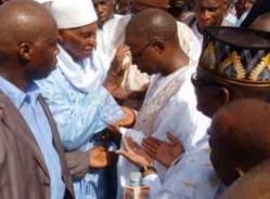 Le PM transmet le ‘’message de respect et de santé’’ du chef de l’Etat à Me Wade Le PM transmet le ‘’message de respect et de santé’’ du chef de l’Etat à Me Wade