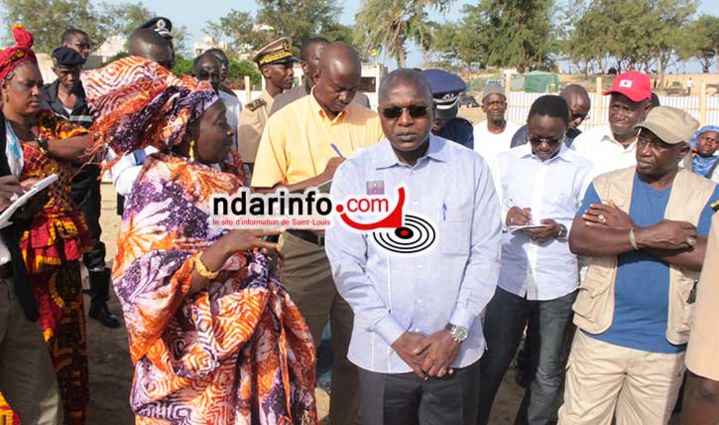 Le ministre Oumar Guèye au centre de surveillance de pêche de Goxumbathie i