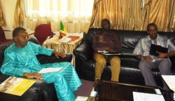 L’Université Gaston Berger de Saint-Louis a reçu la visite d’une délégation du Programme de réduction de la pauvreté et de renforcement des dynamiques de développement économique et social (PRODES) L’Université Gaston Berger de Saint-Louis a reçu la visite d’une délégation du Programme de réduction de la pauvreté et de renforcement des dynamiques de développement économique et social (PRODES)