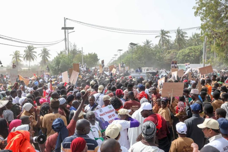 Accueil du président Macky SALL à Saint-Louis : Ahmadou Bamba FALL déploie ses troupes - Photos Accueil du président Macky SALL à Saint-Louis : Ahmadou Bamba FALL déploie ses troupes - Photos