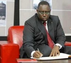 Décret : Macky hausse le salaire des Directeurs d’agences