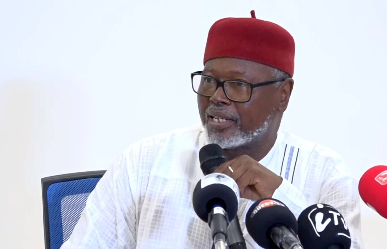 Alioune Tine : « Je suis indigné par le traitement violent que les forces de l’ordre ont fait subir au Président du Pastef Ousmane Sonko. Alioune Tine : « Je suis indigné par le traitement violent que les forces de l’ordre ont fait subir au Président du Pastef Ousmane Sonko.