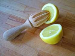 Pourquoi boire de l’eau chaude et du citron le matin ? + ses bienfaits