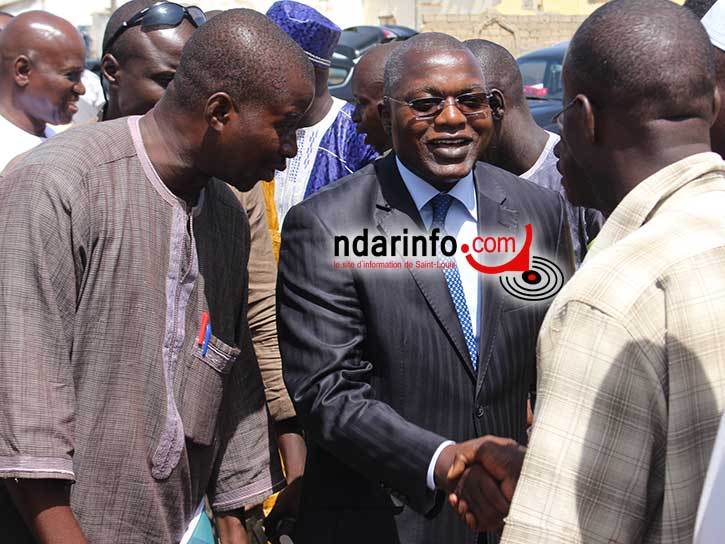 Le Ministre Oumar GUEYE à son arrivée au Quai de Peche de Guet Ndar Le Ministre Oumar GUEYE à son arrivée au Quai de Peche de Guet Ndar