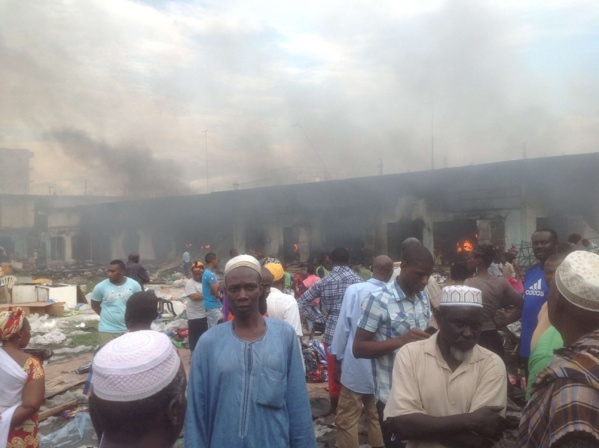 Le grand marché de Libreville prend feu: Des centaines de cantines tenues par des Sénégalais partent en fumée