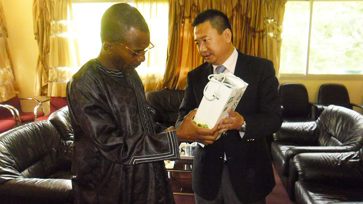 Saint-Louis: l’Ambassadeur de la République Populaire de Chine rend visite au Recteur de l’UGB Saint-Louis: l’Ambassadeur de la République Populaire de Chine rend visite au Recteur de l’UGB