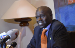 "Le sucre peut et doit etre vendu à 400 F au lieu de 575 FCFA" Moubarack LO "Le sucre peut et doit etre vendu à 400 F au lieu de 575 FCFA" Moubarack LO