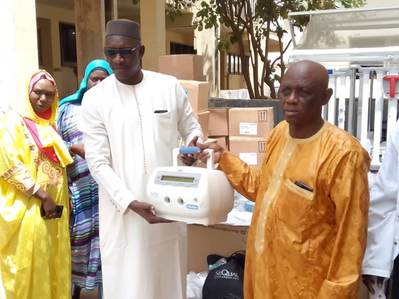 L’hôpital de Saint-Louis reçoit un don de matériels et de consommables de la fondation Servir le Sénégal (photos) L’hôpital de Saint-Louis reçoit un don de matériels et de consommables de la fondation Servir le Sénégal (photos)